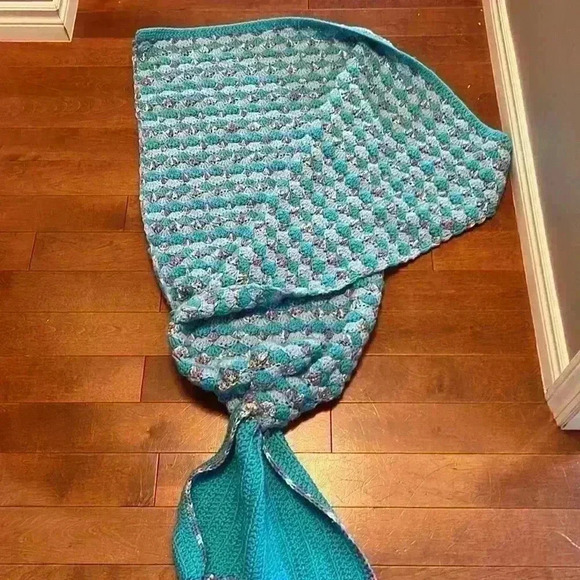Knit Blanket Mermaid Tail Blue  Stripes Crochet Knitted - Picture 4 of 8